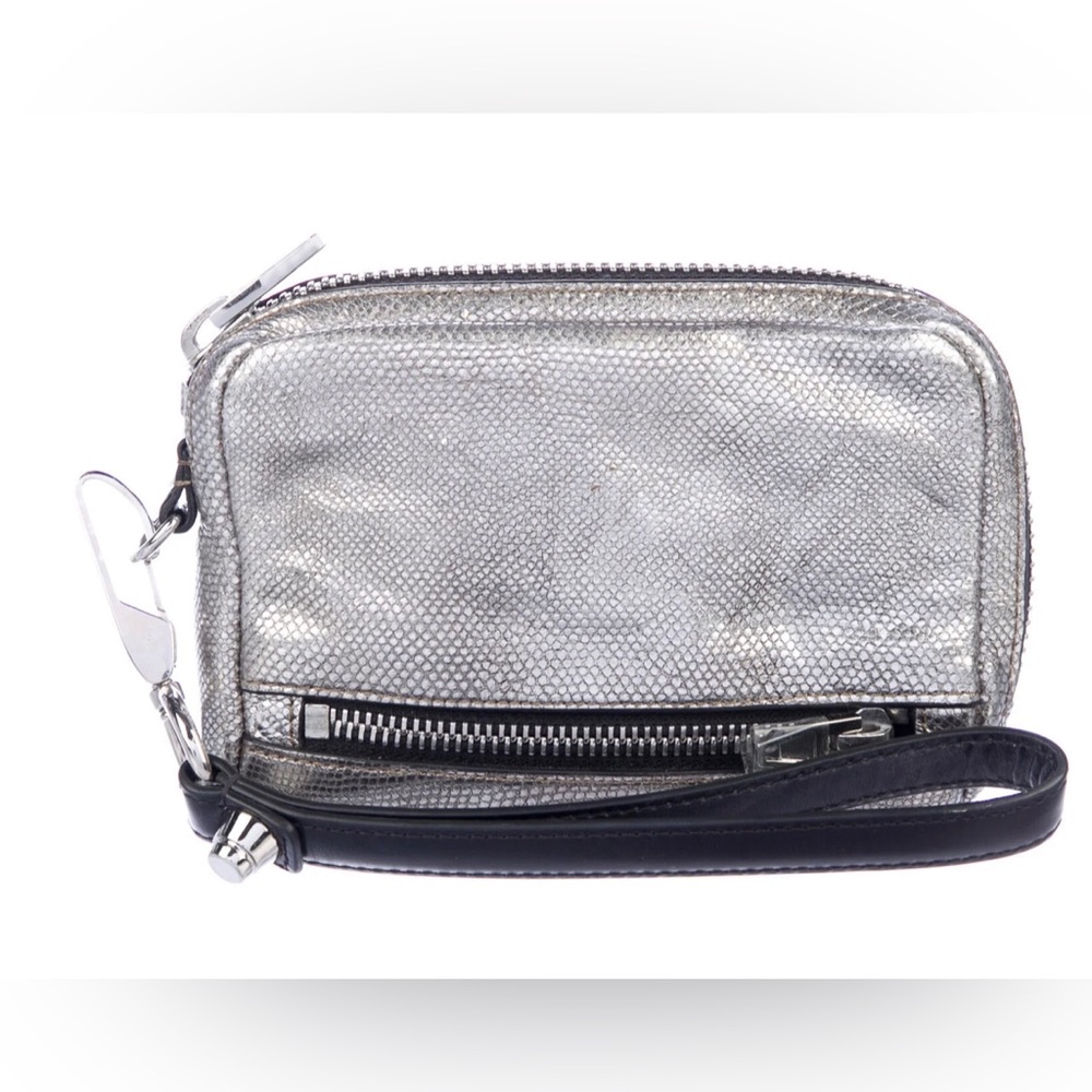ALEXANDER WANG SILVER WRISTLET/FUMO CLUTCH WALLET NO SIGNS OF WEAR. LIKE NEW